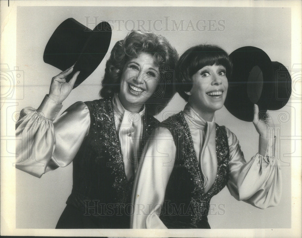 1977 Press Photo Beverly Sills Carol Burnett - Historic Images