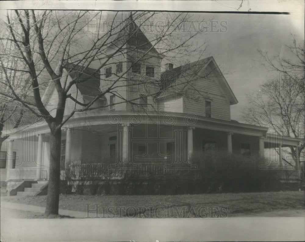 1946 Press Photo Dr. Russell A. Winters Curubusco Indiana Vacation Home AMA - Historic Images