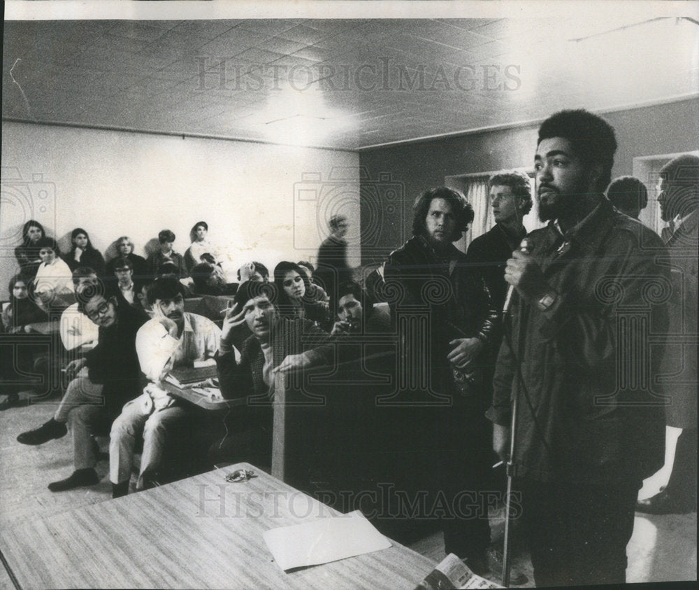 1969 Eric Perkins Of Members Only At Microphone In Norhtwestern Univ - Historic Images