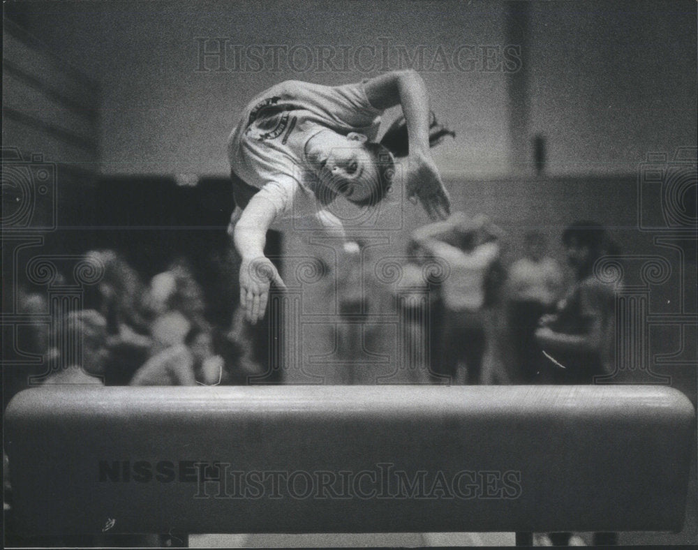 1982 Press Photo Deanna Schwartz Gymnast In Air For Long Horse Vaulting - Historic Images