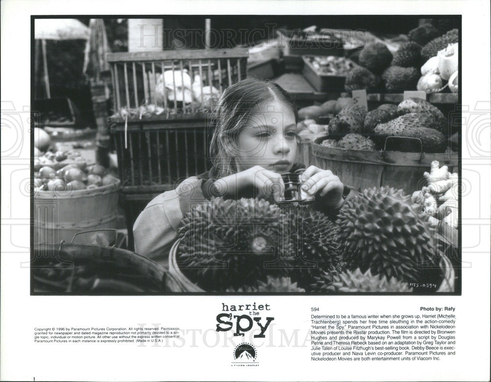 1996 Press Photo Michelle Trachtenberg Stars In Harriet The Spy - Historic Images