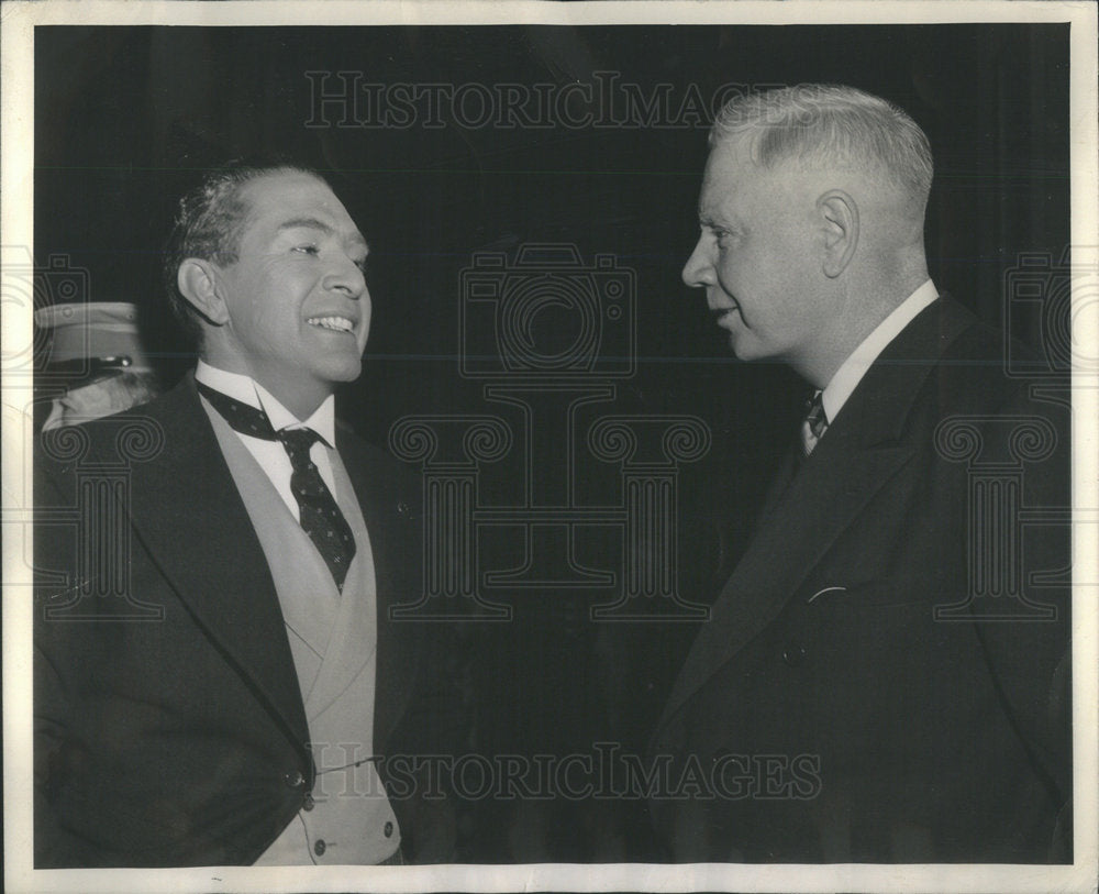 1943 Actor J. Carrol Naish & Chicago Daily News Reporter Walter Robb - Historic Images