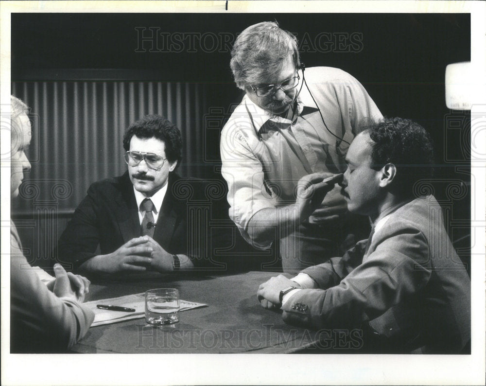 1986 Press Photo Makeup Applied Before Taping at WTTW-Channel 11 News - Historic Images