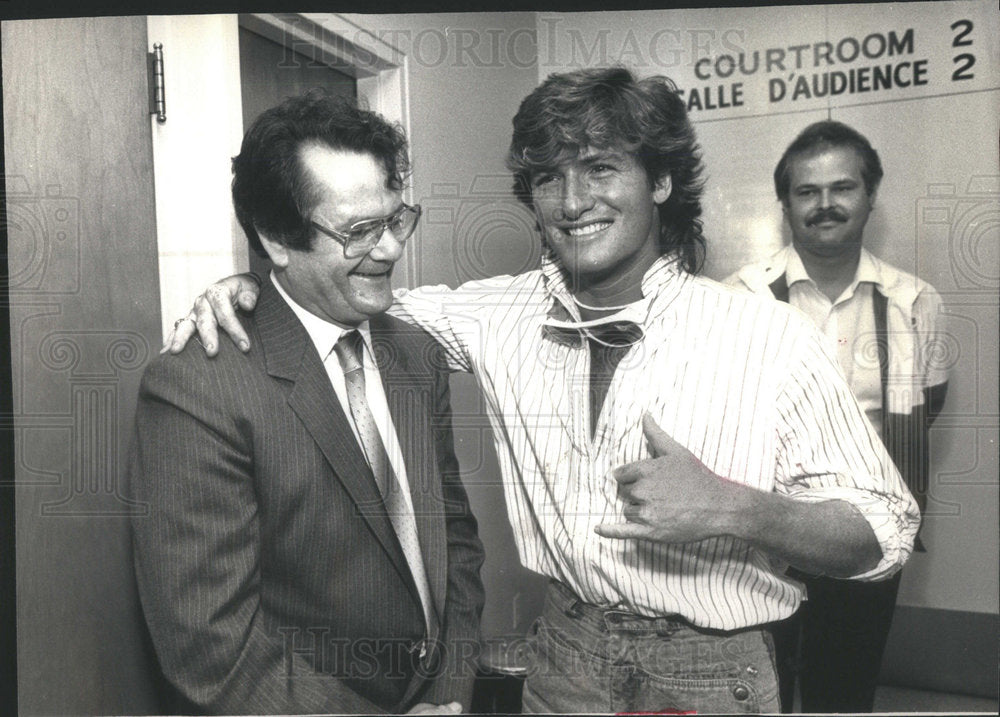 1986 Press Photo John David Munday Steve Trotter Niagara Falls Court Stunting - Historic Images