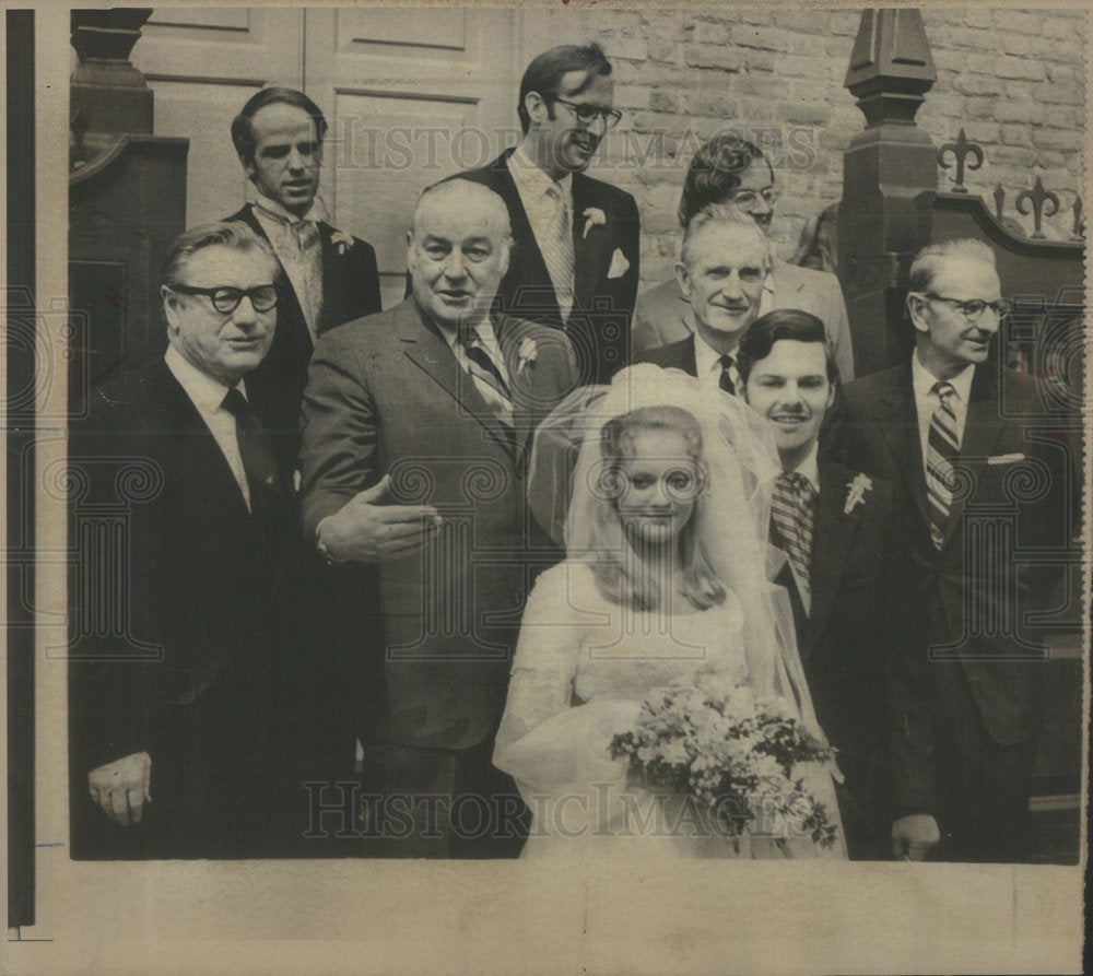 1971 Winthrop Paul Rockefeller pose Bruton Parish Church Family Step - Historic Images