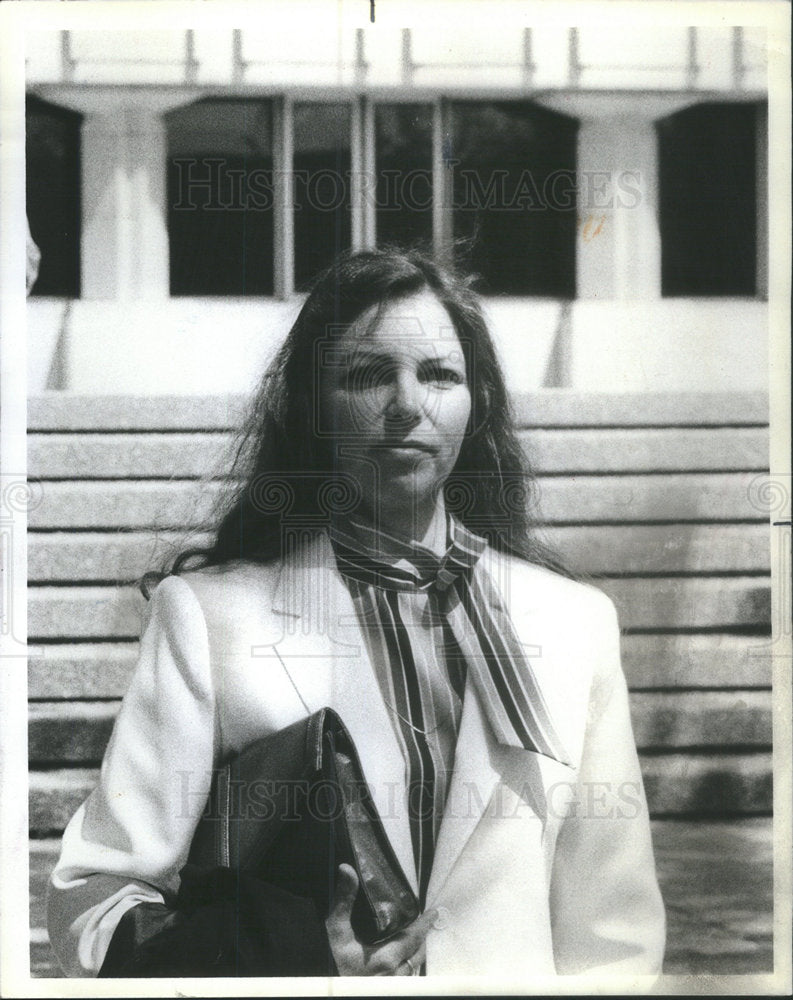 1983 Press Photo Husband Killer Nola Jean Weaver Leave Court Judge Strouse Lake - Historic Images