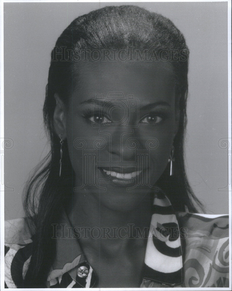 1995 Press Photo Toya Weaver Chicago Ebony Fashion Show Arie Crown Theater Model - Historic Images