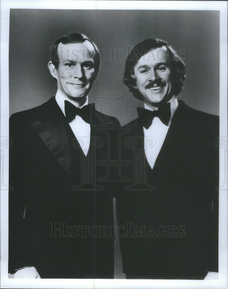 Press Photo Smothers Brothers Tom Dick American singers musicians comedians - Historic Images