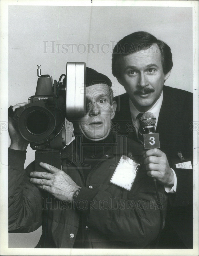 1981 Press Photo Tommy Dick Smothers Star TV News Gather Duo Mare Unorthodox - Historic Images