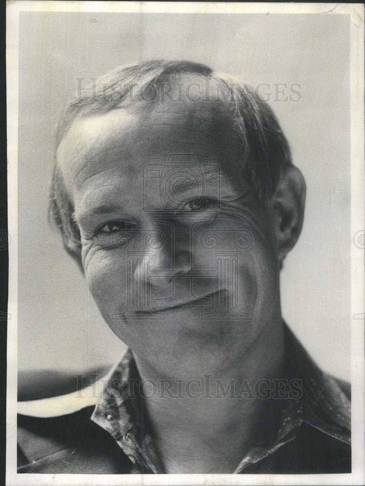 1977 Press Photo Tom Smothers American Comedian &amp; Musician - Historic Images