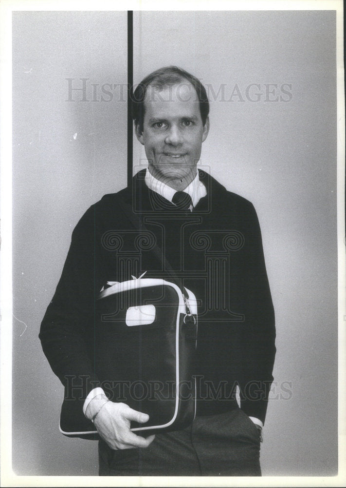 1981 Press Photo Donald Snell Fashion Designer - Historic Images