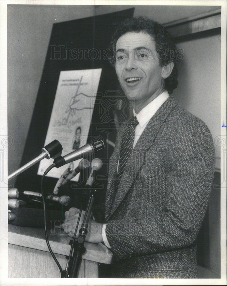 1985 Press Photo Bruce Weitz Star Hill Street Blue Press conference Announce - Historic Images