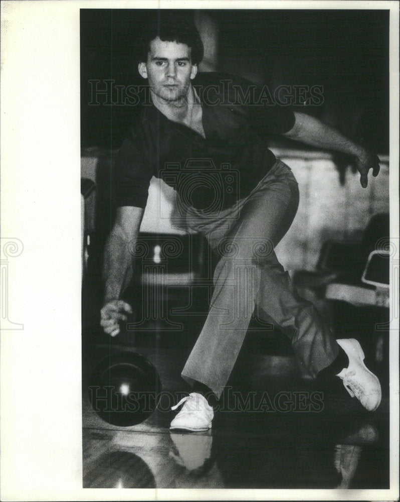 1983 Press Photo Brian Voss of Tacoma, Wash. Bowls During a Practice Round - Historic Images