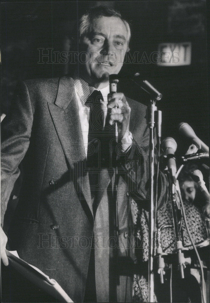 1969 Rep. nominee Edward Vrdolyak concedes defeat at Sauer's Restaur - Historic Images