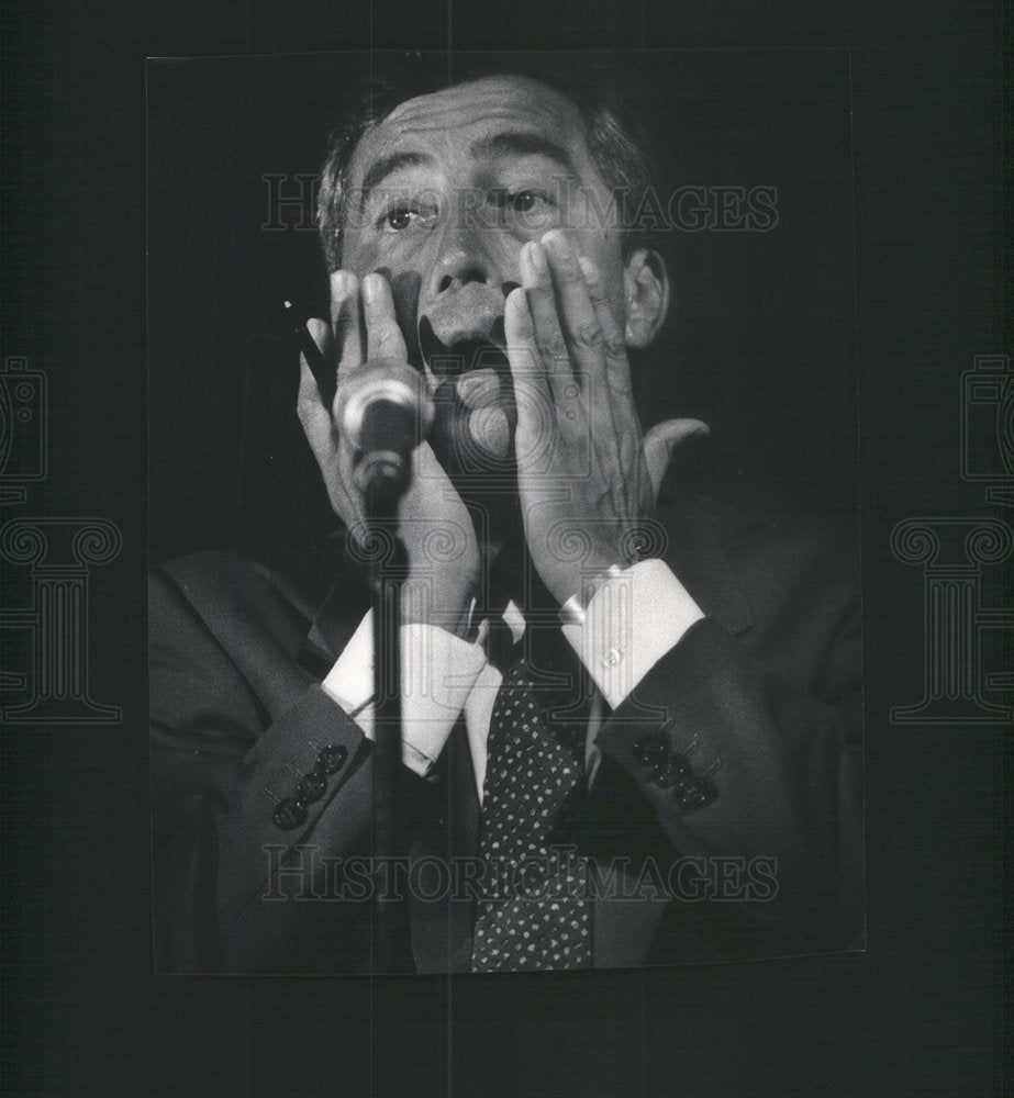 1986 Press Photo Ald. Edward Vrdolyak in shock after losing election for Mayor - Historic Images