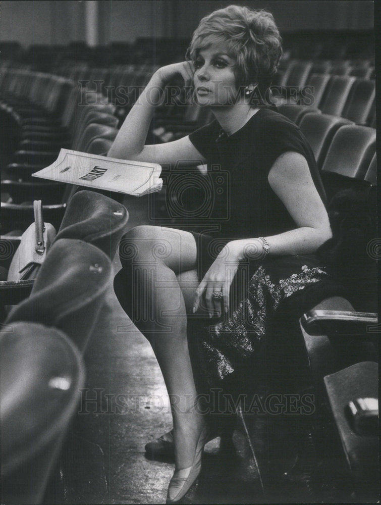 1969 Press Photo Joanna Simon Mezzo Soprano Orchestra Hall Chicago Drama Veneer - Historic Images