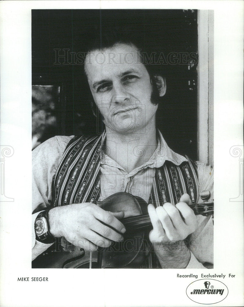 1974 Press Photo Mike Seeger One Lead Collector Traditional Mountain Folk Music - Historic Images