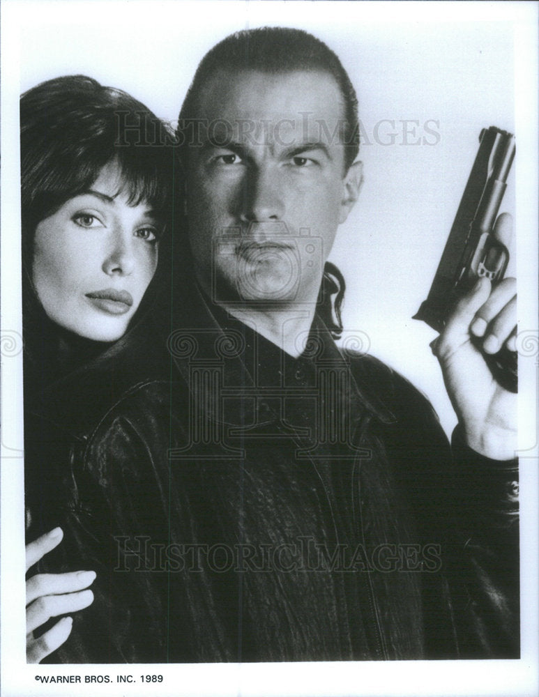 1992 Press Photo Steven Seagal and Kelly Lebrock in "Hard to Kill." - RSC49673 - Historic Images