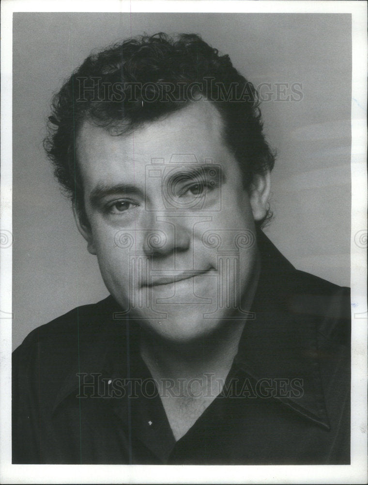 1977 Press Photo John Schuck "Holmes and Yoyo" - Historic Images