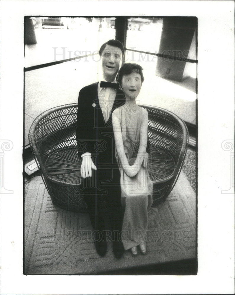 1981 Press Photo Caricature of Nancy and Ronald Reagan sculpture by John Sefick - Historic Images