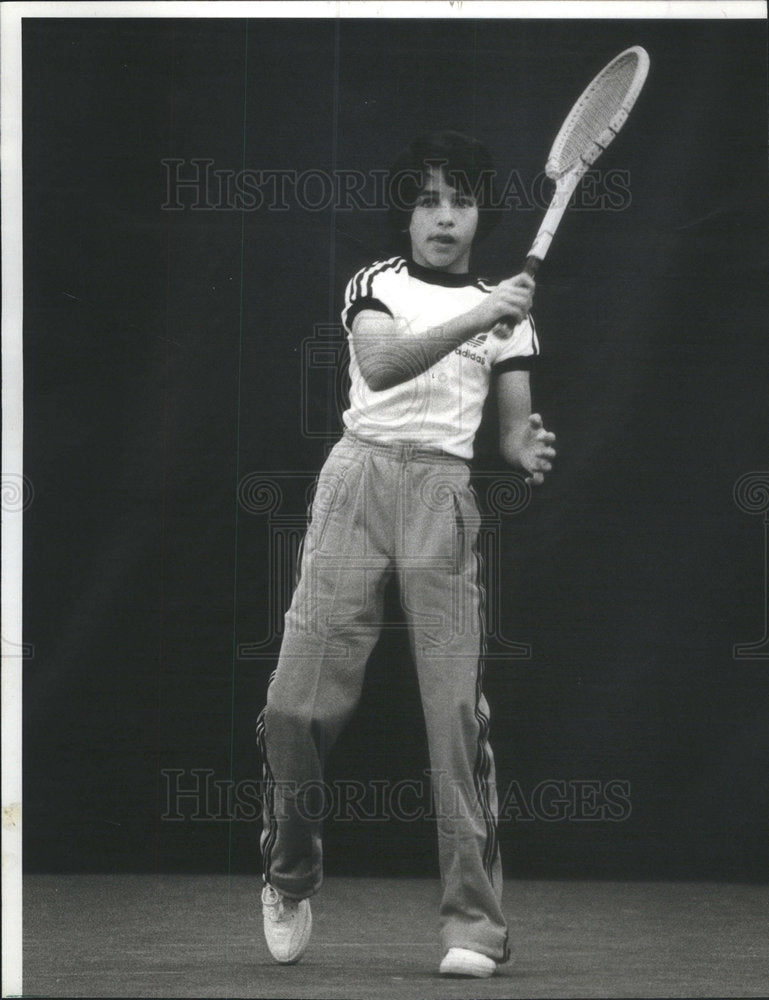 1977 Press Photo Candids of Young Tennis Player Robby Weiss Mid-Town Tennis Club - Historic Images