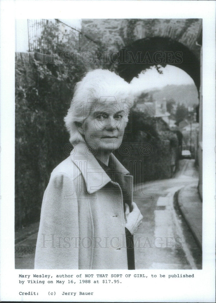 1988 Press Photo Penguin Mary Wesley Vacillation Pappy Carew Jumping Queue Novel - Historic Images