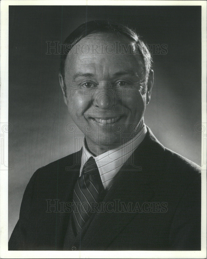 1983 Press Photo Robert Weigand Professor Marketing University Illinois Chicago - Historic Images