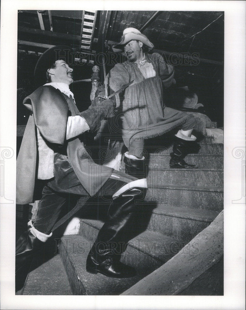 1989 Press Photo Larry Weintraub Plays three Musketeer with Frank Nall - Historic Images