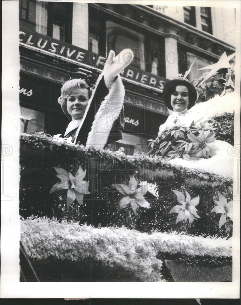 1963 Press Photo Diane Rojas &quot;1963 State Street Star Queen&quot; and her court shared - Historic Images