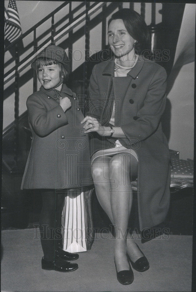 1968 Wendy  allow mother Mrs Robert M Roioson Preview petite fashion show pas savant coa - Historic Images