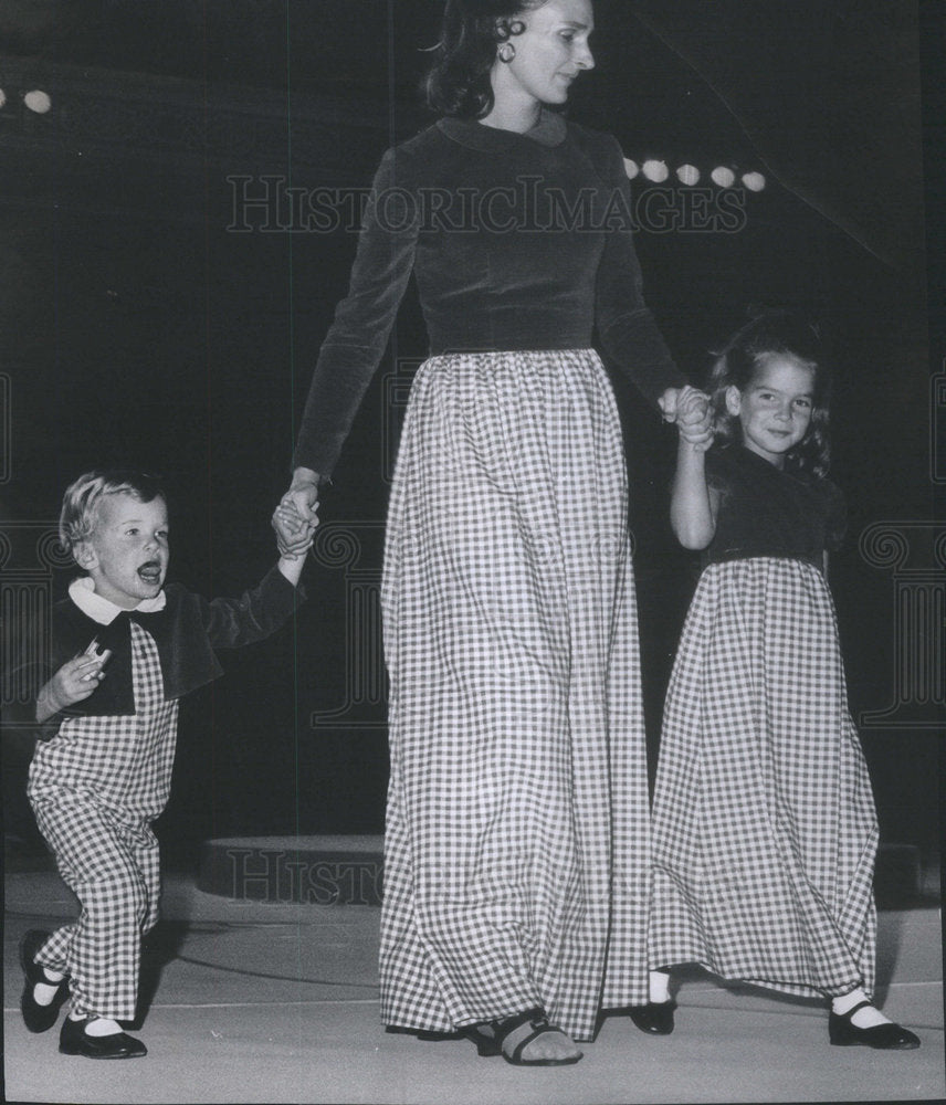 1971 Natalie Roloson Robert Children fashion Marshall Presbyterian - Historic Images