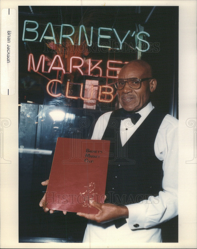 1999 Press Photo Gus Rollings waiter Santa Fe Railway dining Ireland Restaurant - Historic Images