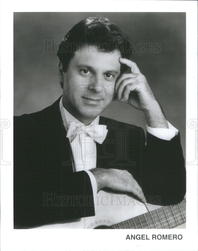 Press Photo Ángel Romero Spanish Classical Guitaris Conductor - Historic Images