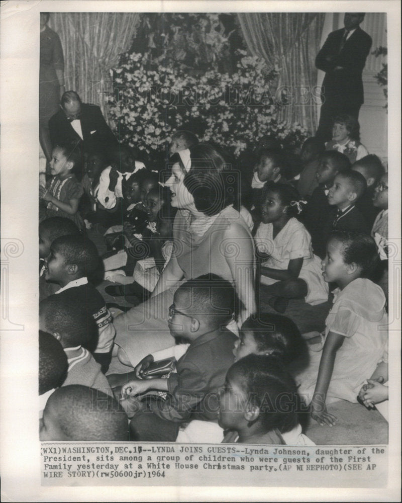 1964 Lynda Johnson Daughter President Sit Group Children Guest - Historic Images