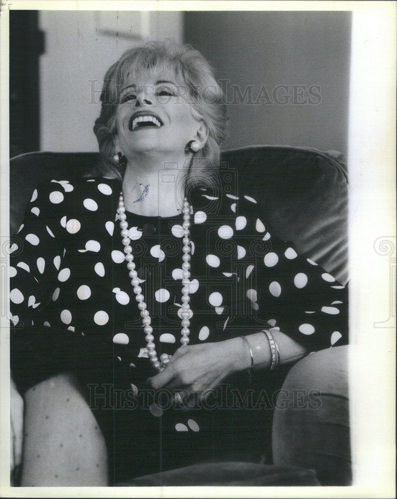 1986 Press Photo Joan Rivers interviewed in her 19th floor suite. - Historic Images