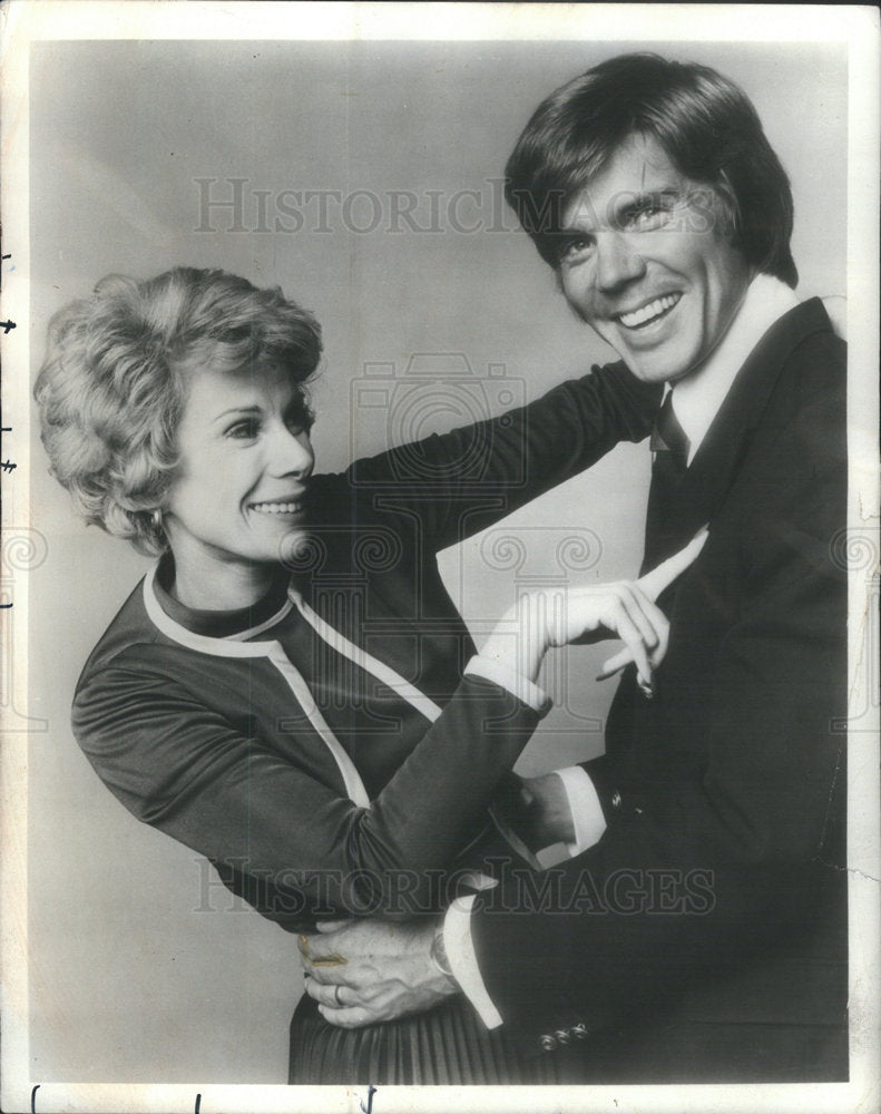 1974 Press Photo Joan Rivers and John Davidson at MIll Run - Historic Images