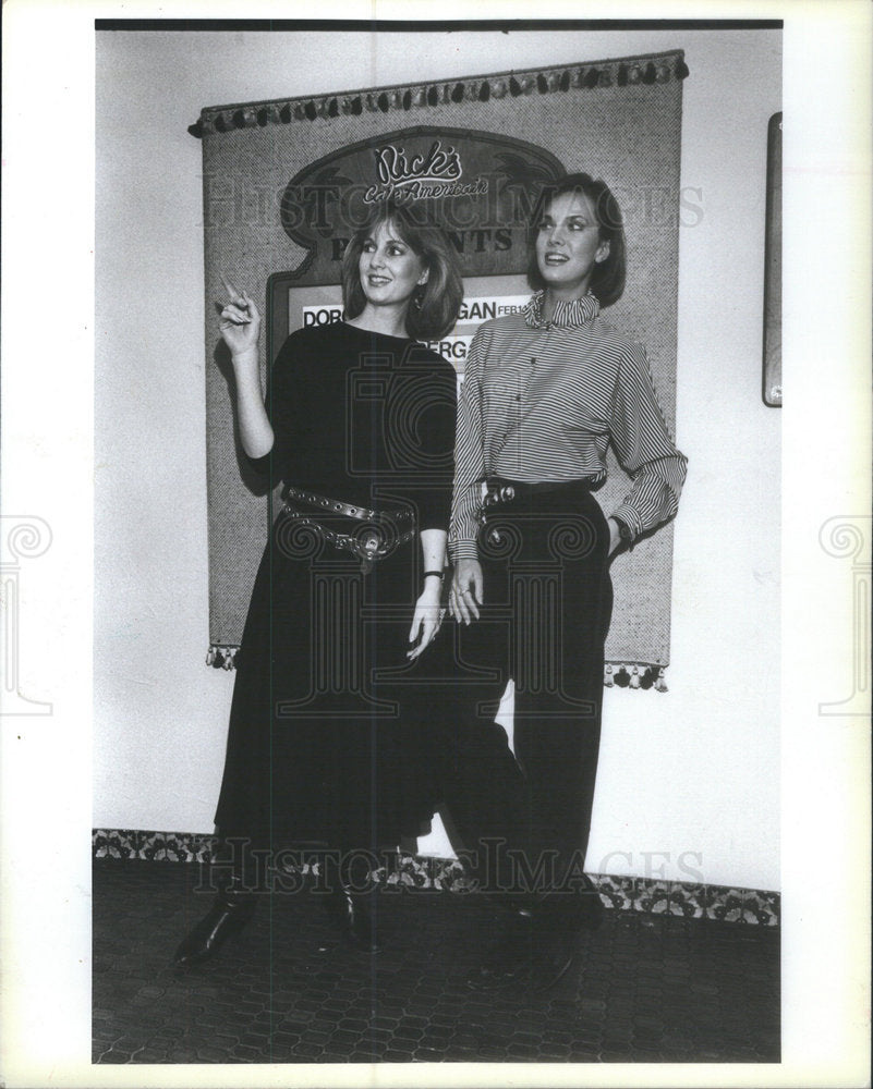 1984 Press Photo Lovelies Jeanette Cook Kathy Schmalen Rick decor - Historic Images