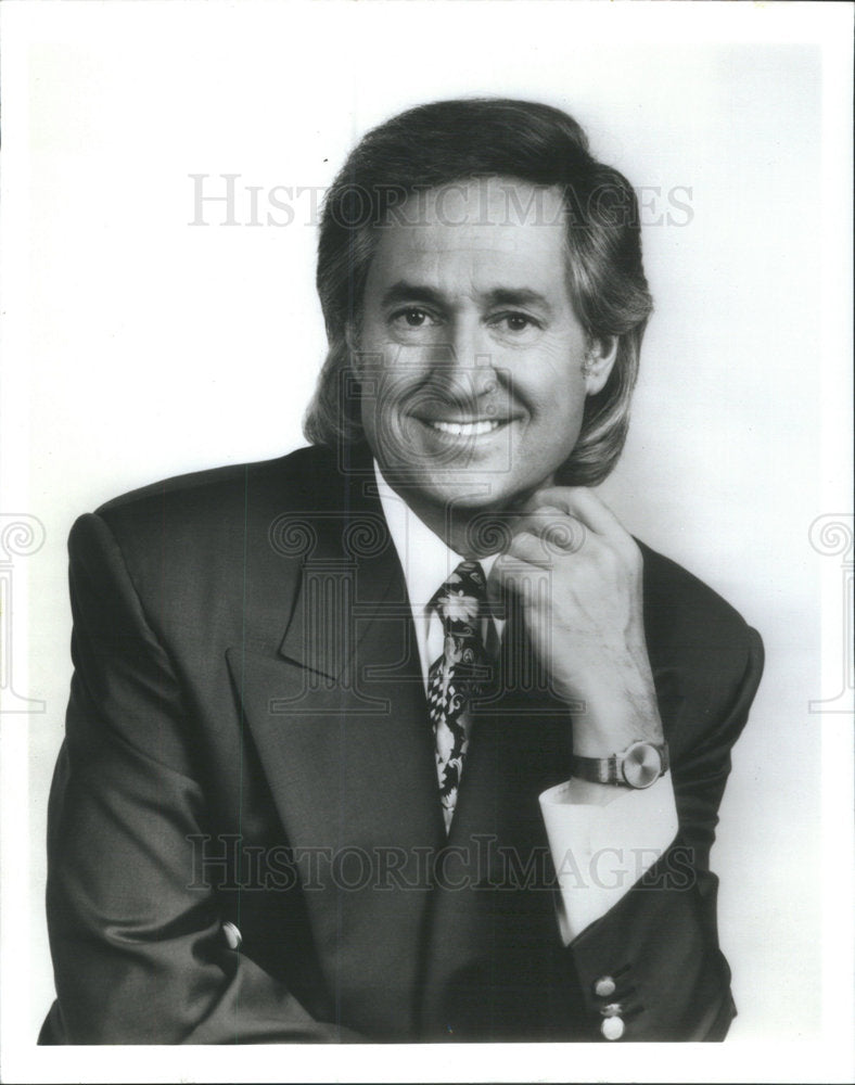 1996 Press Photo Singer Neil Sedaka performing at the Paramount Arts Centre - Historic Images