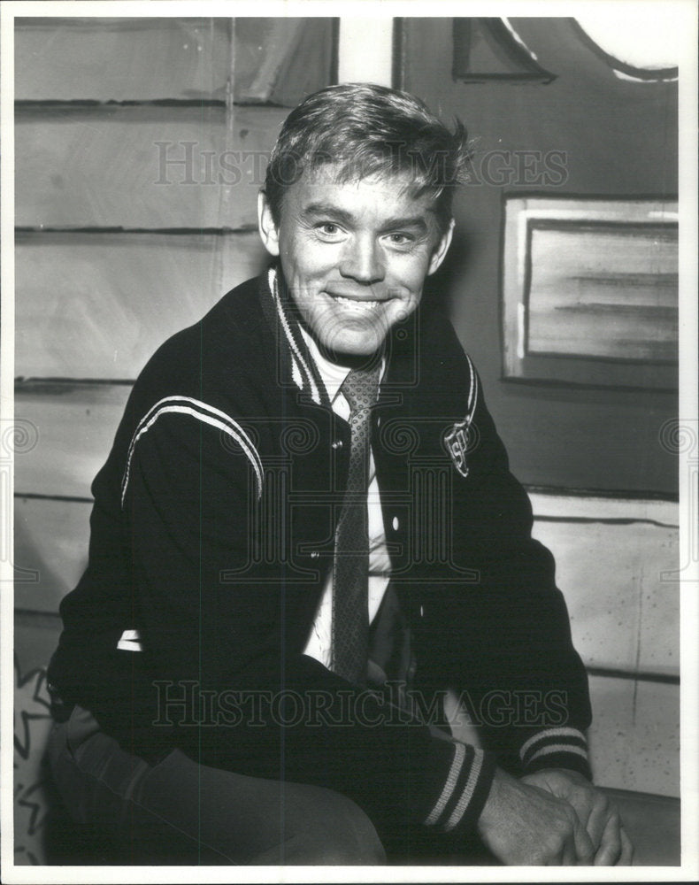 Press Photo Black Patent Leather Shoe Reflect Civic Theatre Rus Thacker Actor - Historic Images