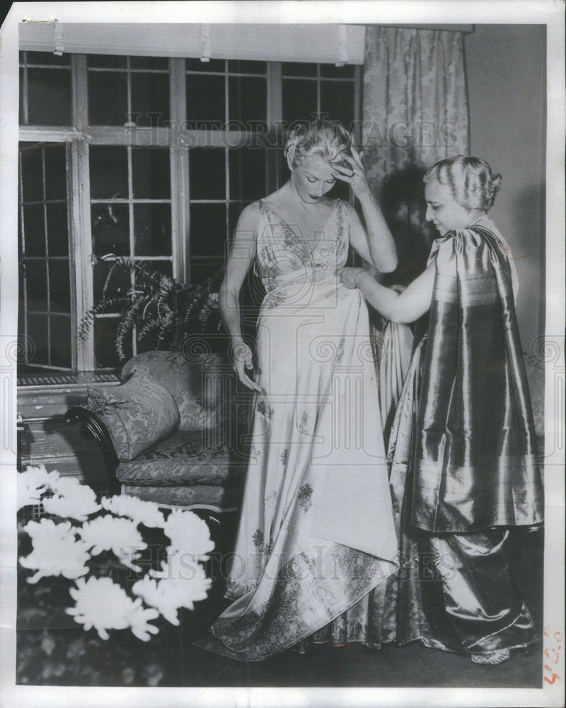 1953 Lesson Wear Indian Sari Model Madame Vijaya Lakshmi Pandit York-Historic Images