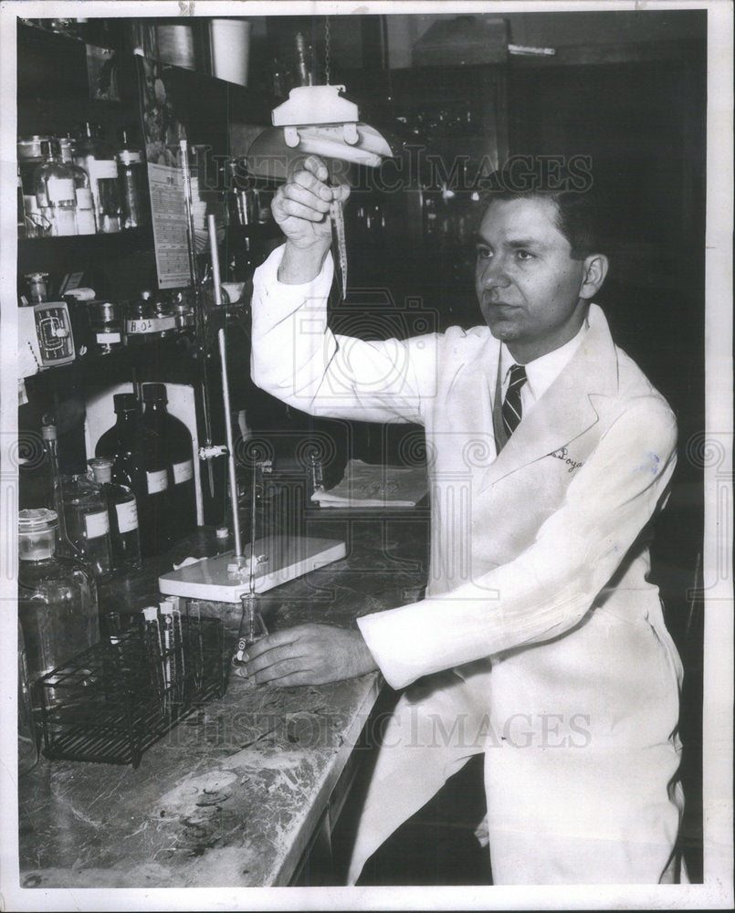 1961 Press Photo DR. EDWARD PALOYAN STUDYING SURGERY - Historic Images