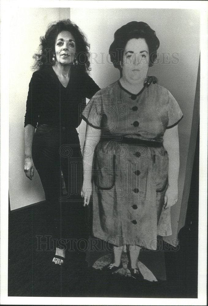 1980PressPhoto Shirley Skaletzky with her poster of how she looked at 250 pounds - Historic Images