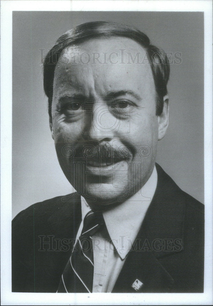 1986 Press Photo Ronald Skadow general counsel  assistant Secretary Canteen Corp - Historic Images