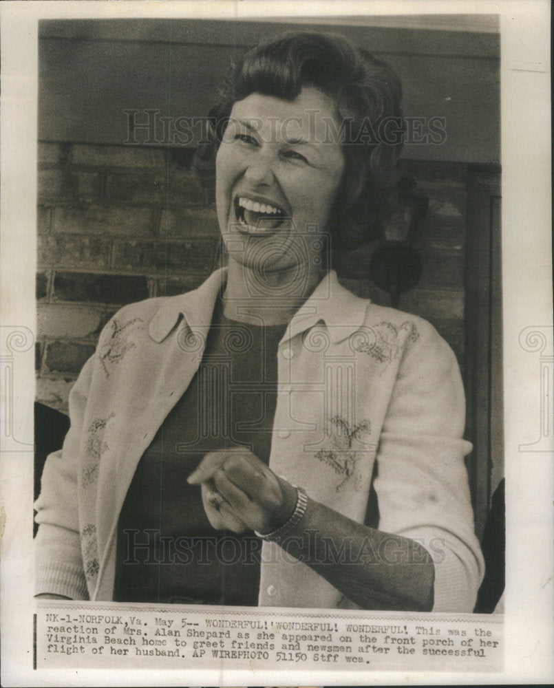 1961 Alan Shepard front porch Virgints Beach home friend newsmen - Historic Images