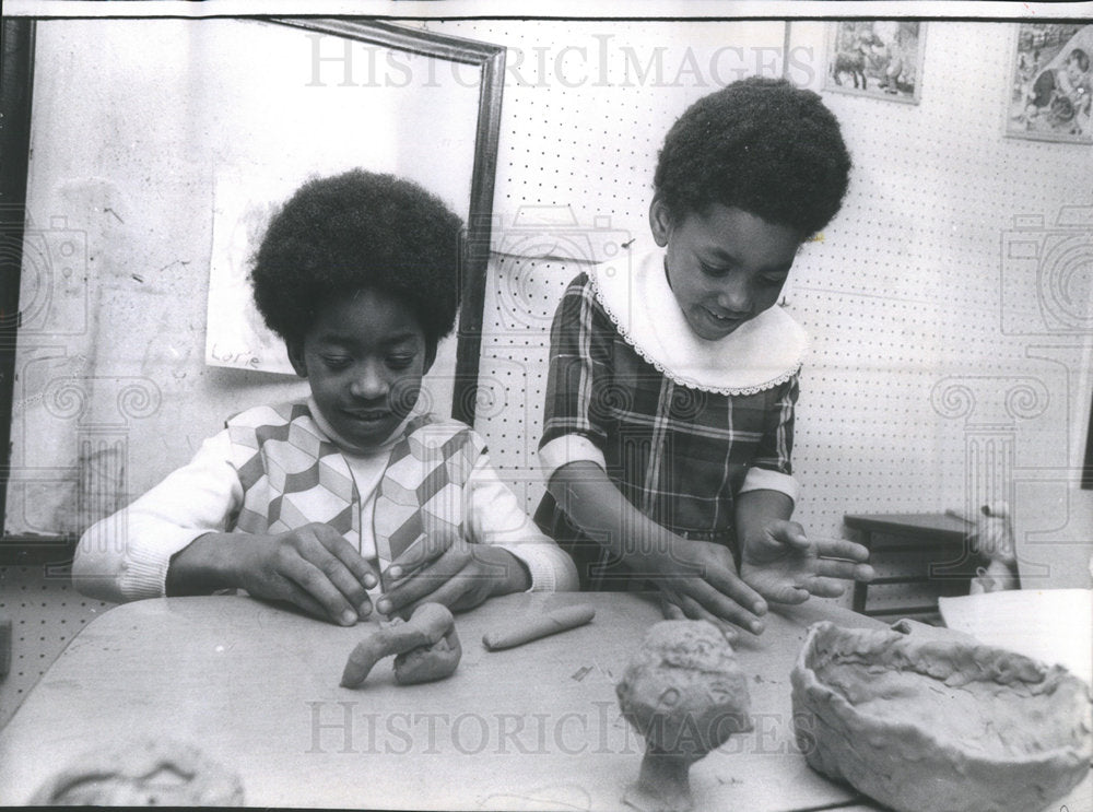 1971 Reid Daughters Dorothy Lori Lynn - Historic Images