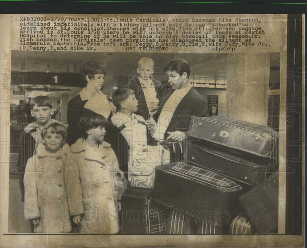 1970 St Louis Cardinals Third baseman Mike Shannon His Wife Children - Historic Images