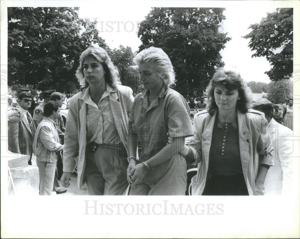 1987 Press Photo Nancy Rish had tears in her eyes as she was brought to court fo - Historic Images
