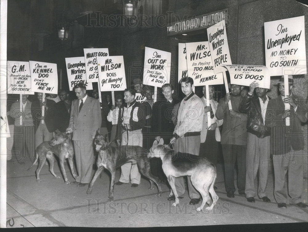 1954 Picketers outside the Conrad Hilton Hotel at a GOP fund raising - Historic Images