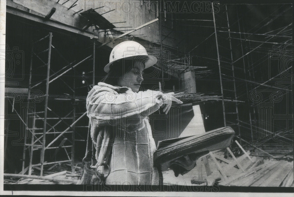 1976 Press Photo Lucy Rodriguez Environmental Protection Agency Officer - Historic Images