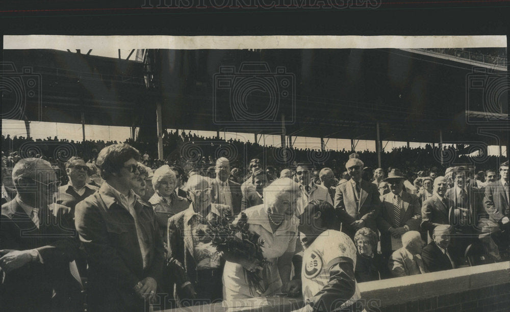 1976 Press Photo Virginia Shanvall Throws First Ball Of Cubs Game - RSC52255 - Historic Images